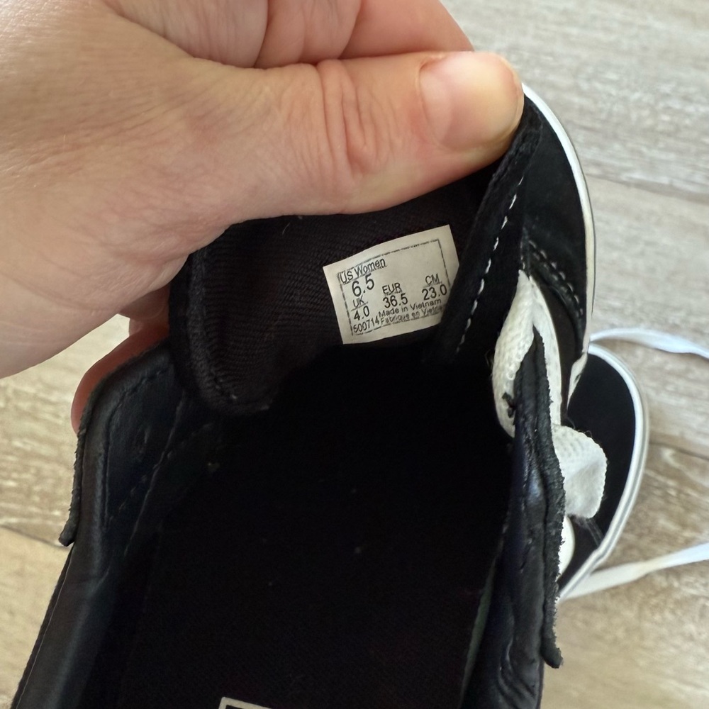 VANS  black white classic sneakers- size 6,5- excellent condition - Picture 7 of 12
